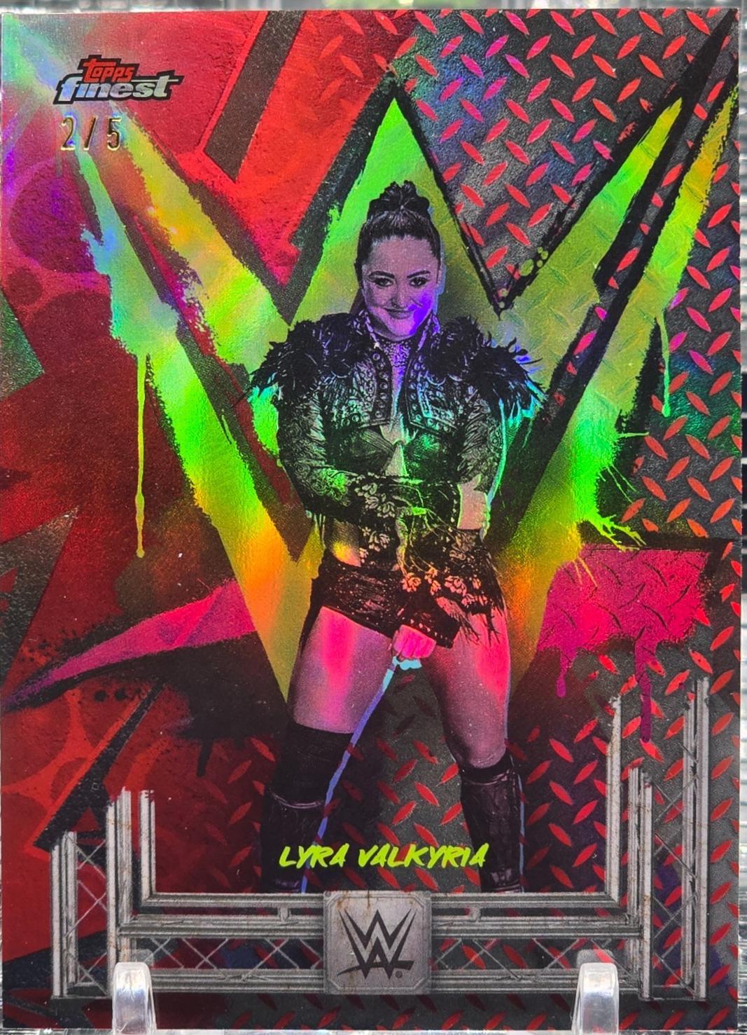 Lyra Valkyria [Red Refractor] #176