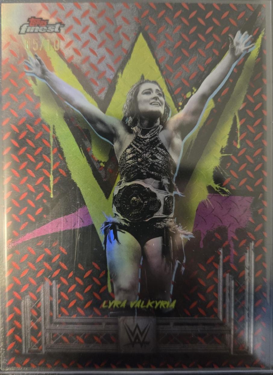 Lyra Valkyria [Red Refractor] #49