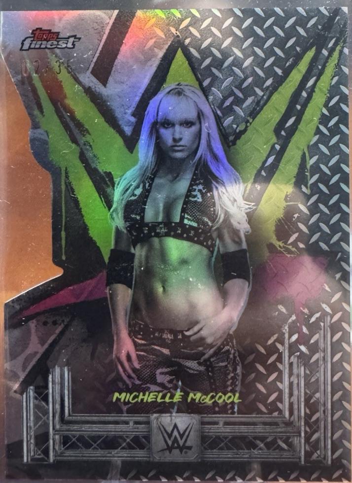Michelle McCool [Die-Cut Refractor] #111