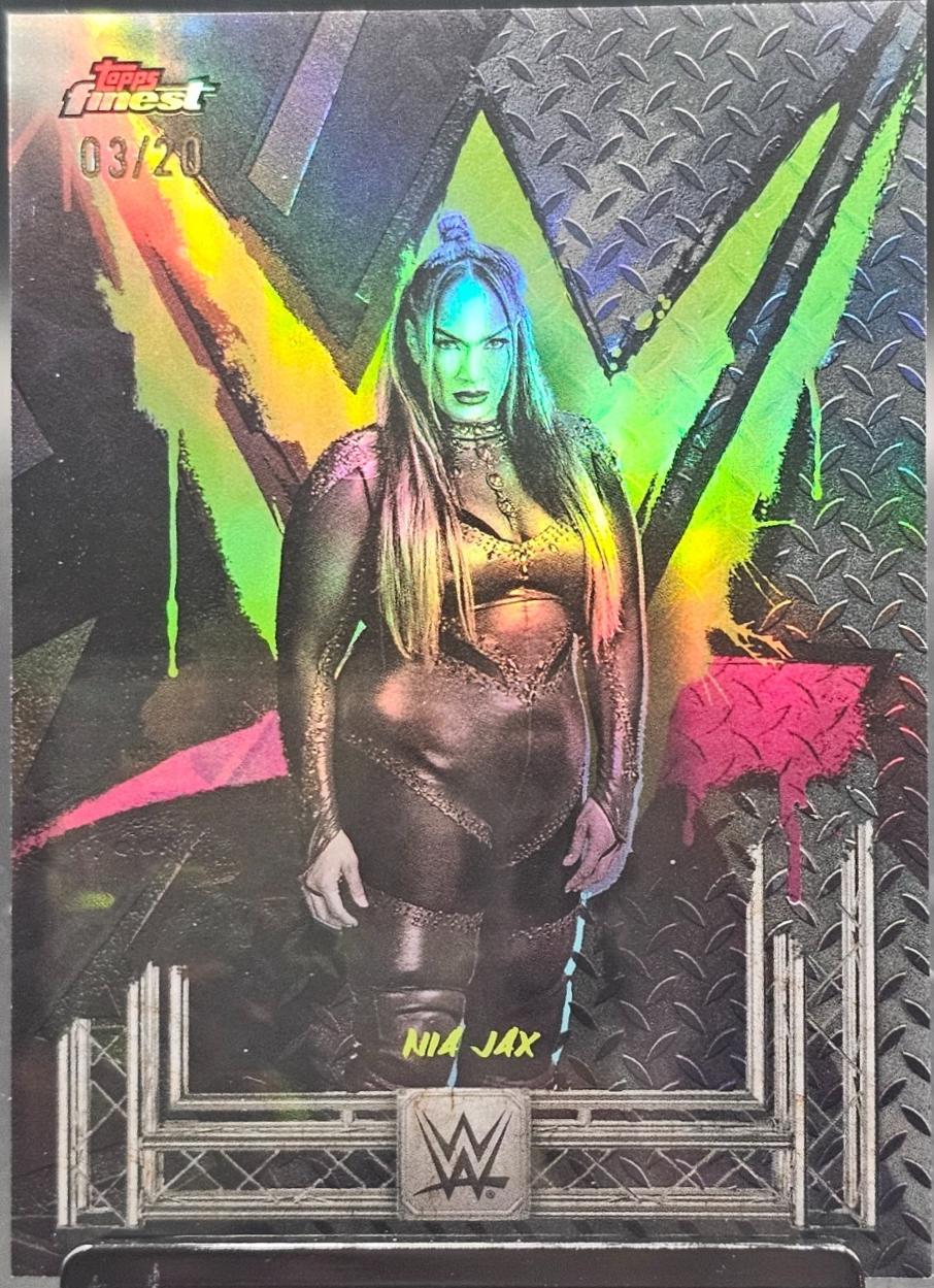 Nia Jax [Black Refractor] #166
