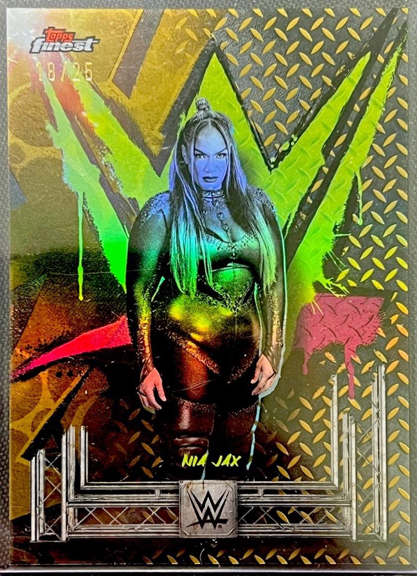Nia Jax [Gold Refractor] #166