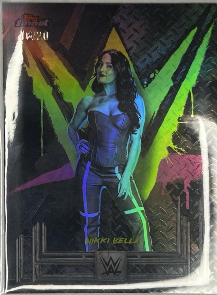 Nikki Bella [Black Refractor] #177