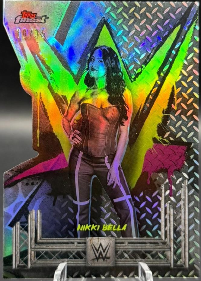 Nikki Bella [Die-Cut Refractor] #177