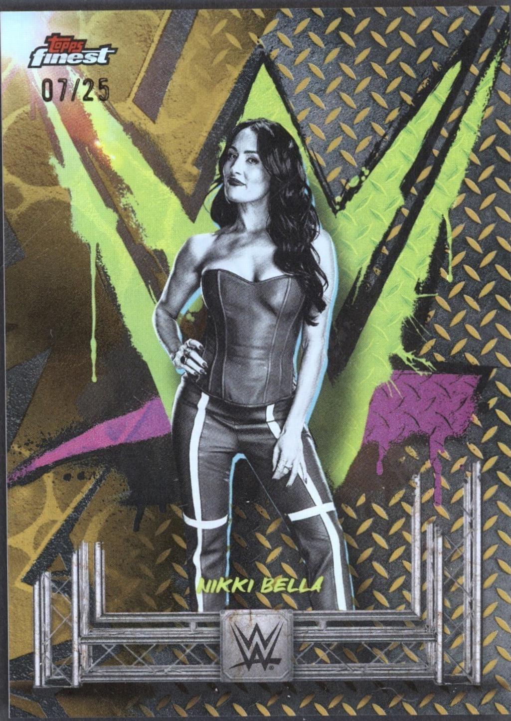 Nikki Bella [Gold Refractor] #177