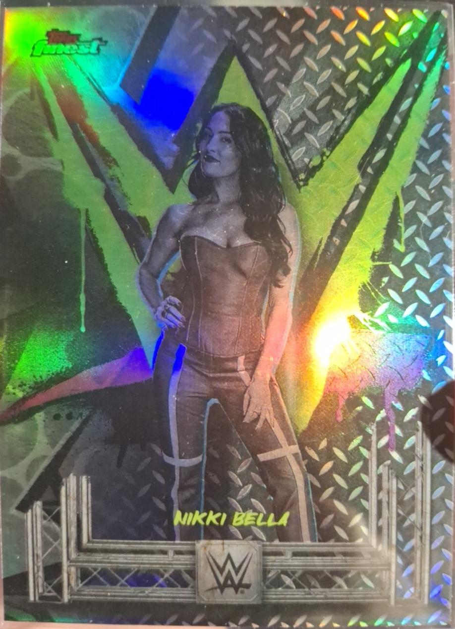 Nikki Bella [Refractor] #177