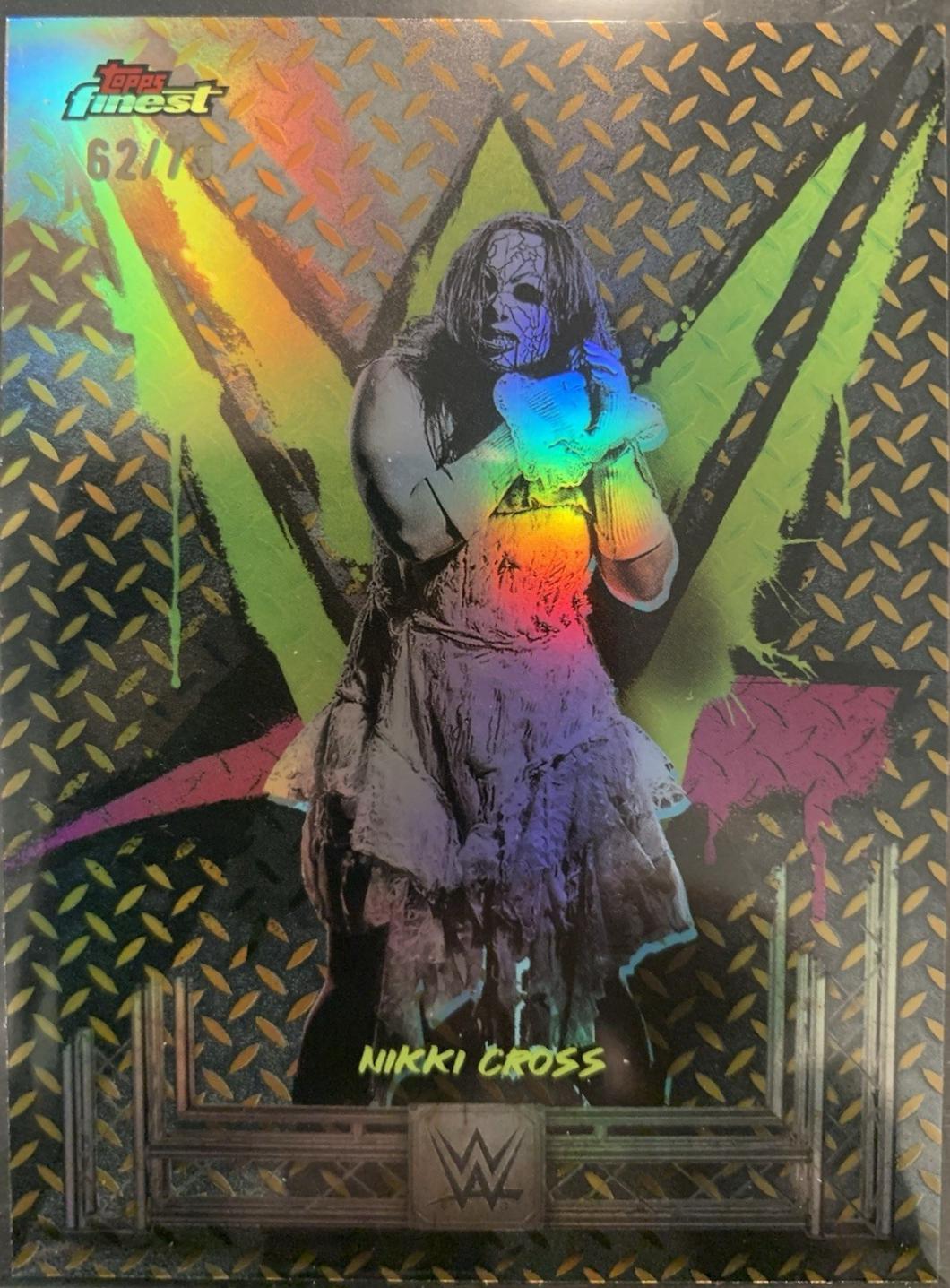 Nikki Cross [Gold Refractor] #64