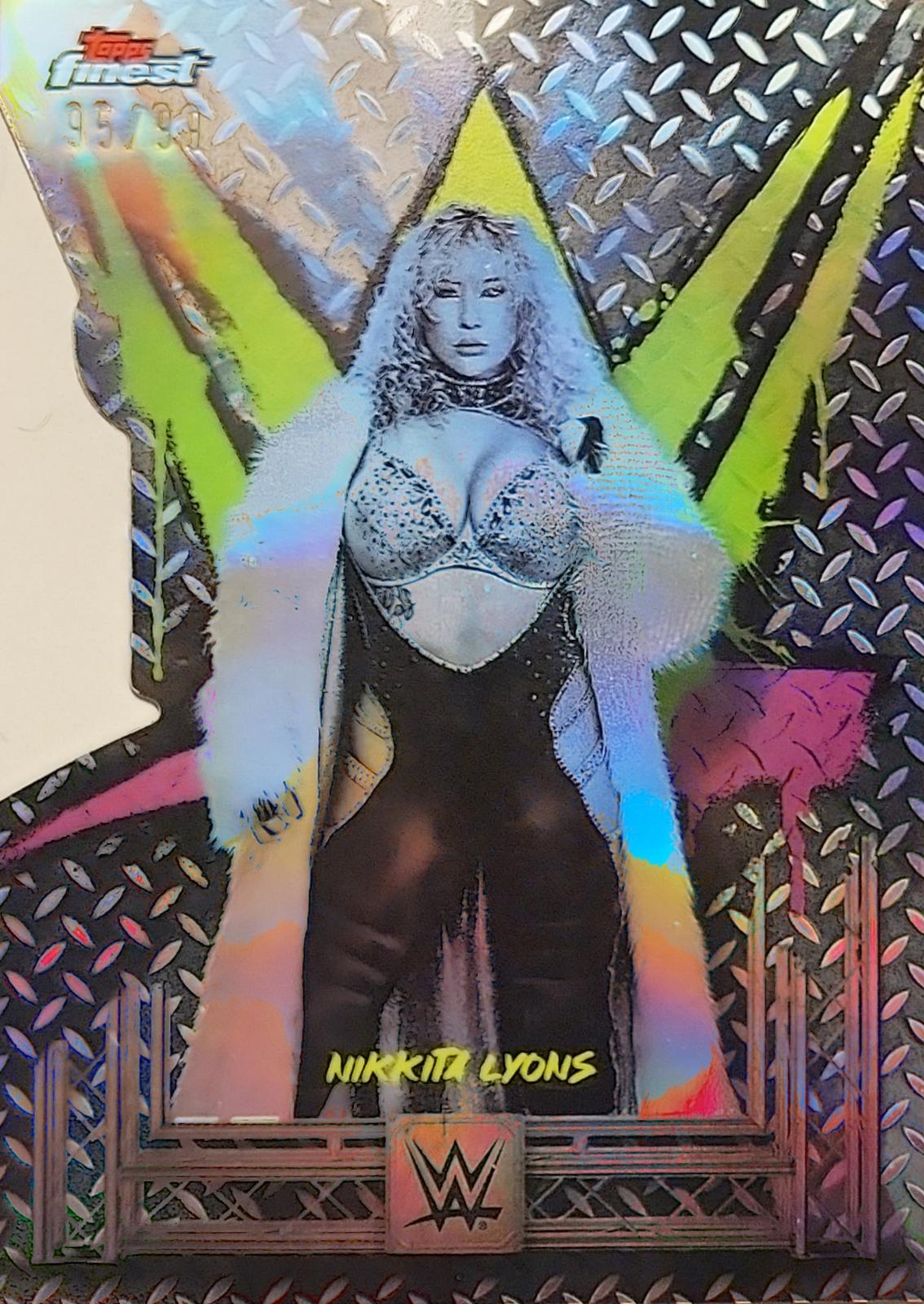 Nikkita Lyons [Die-Cut Refractor] #69