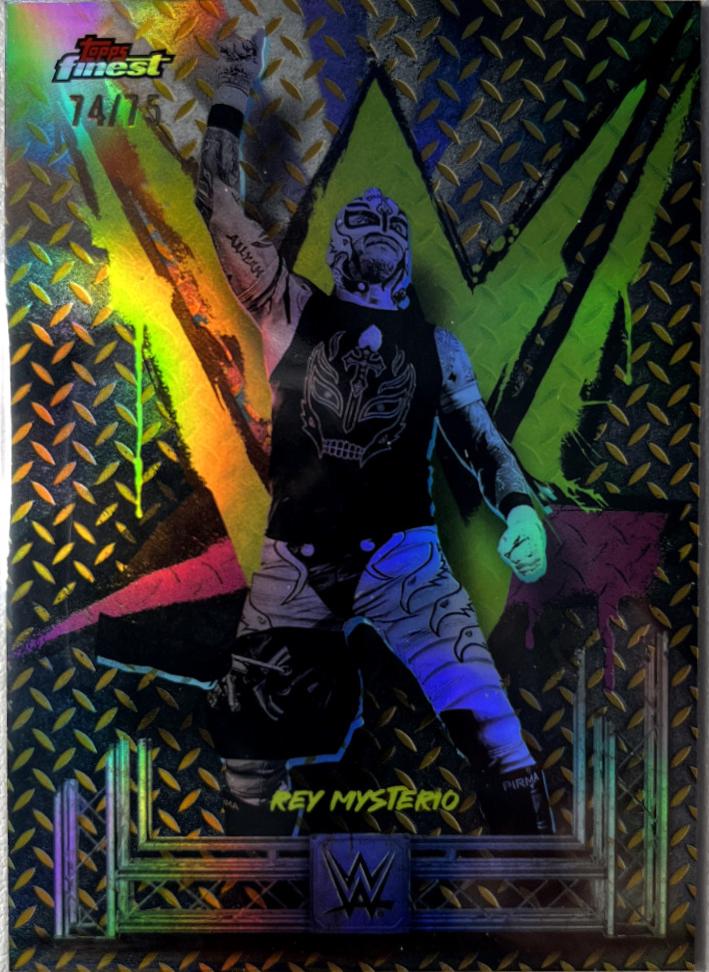 Rey Mysterio [Gold Refractor] #54