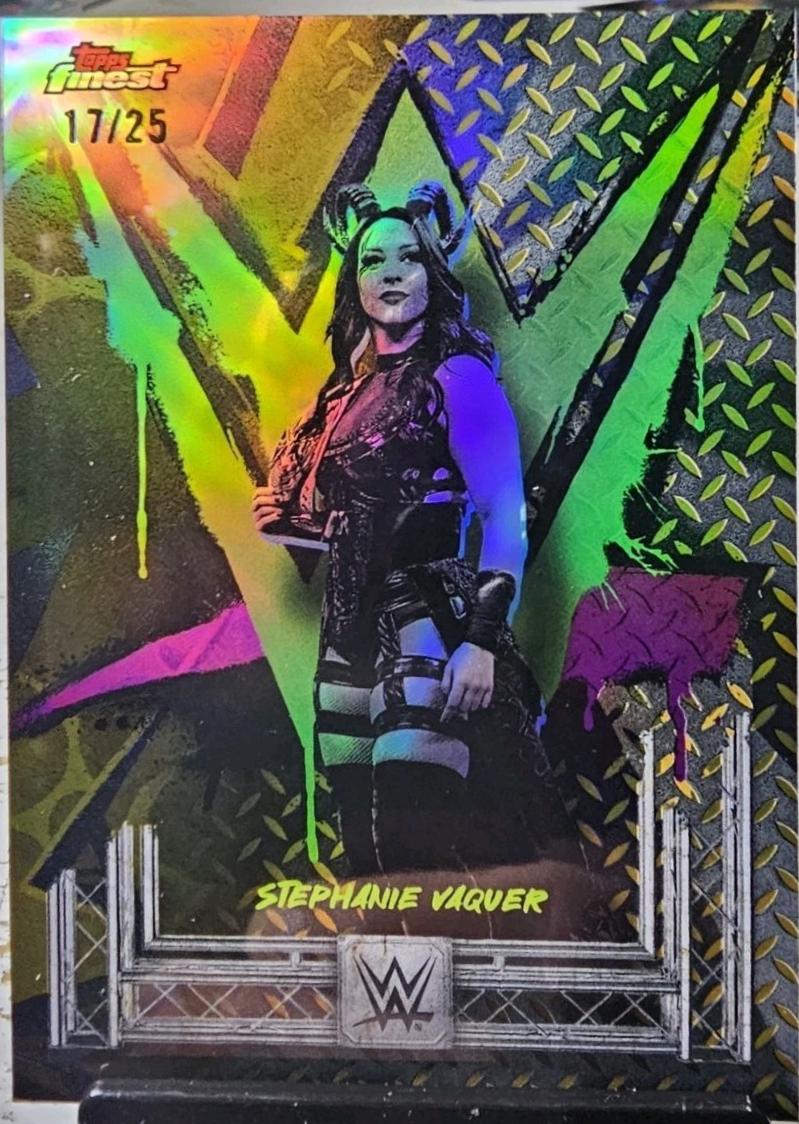 Stephanie Vaquer [Gold Refractor] #151