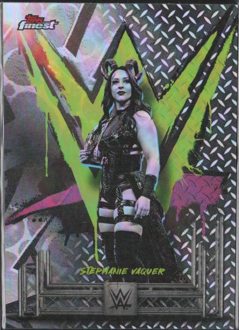 Stephanie Vaquer [Refractor] #151