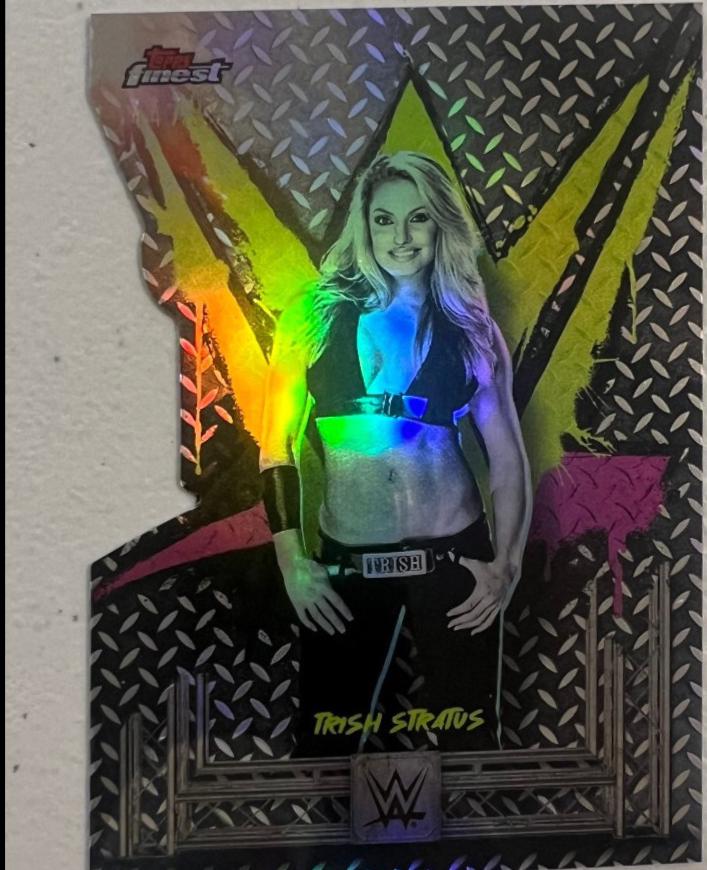 Trish Stratus [Die-Cut Refractor] #14