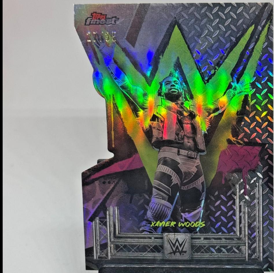 Xavier Woods [Die-Cut Refractor] #142