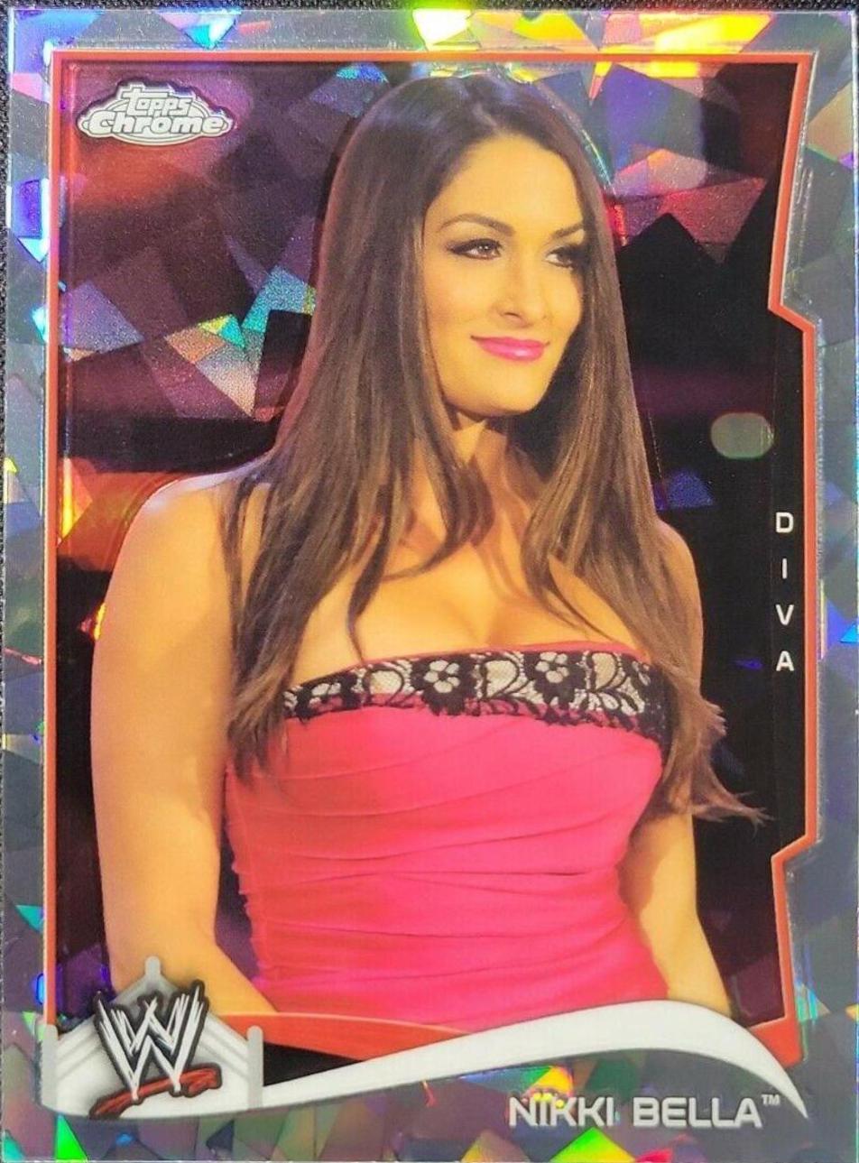 Nikki Bella [Refractor] #35