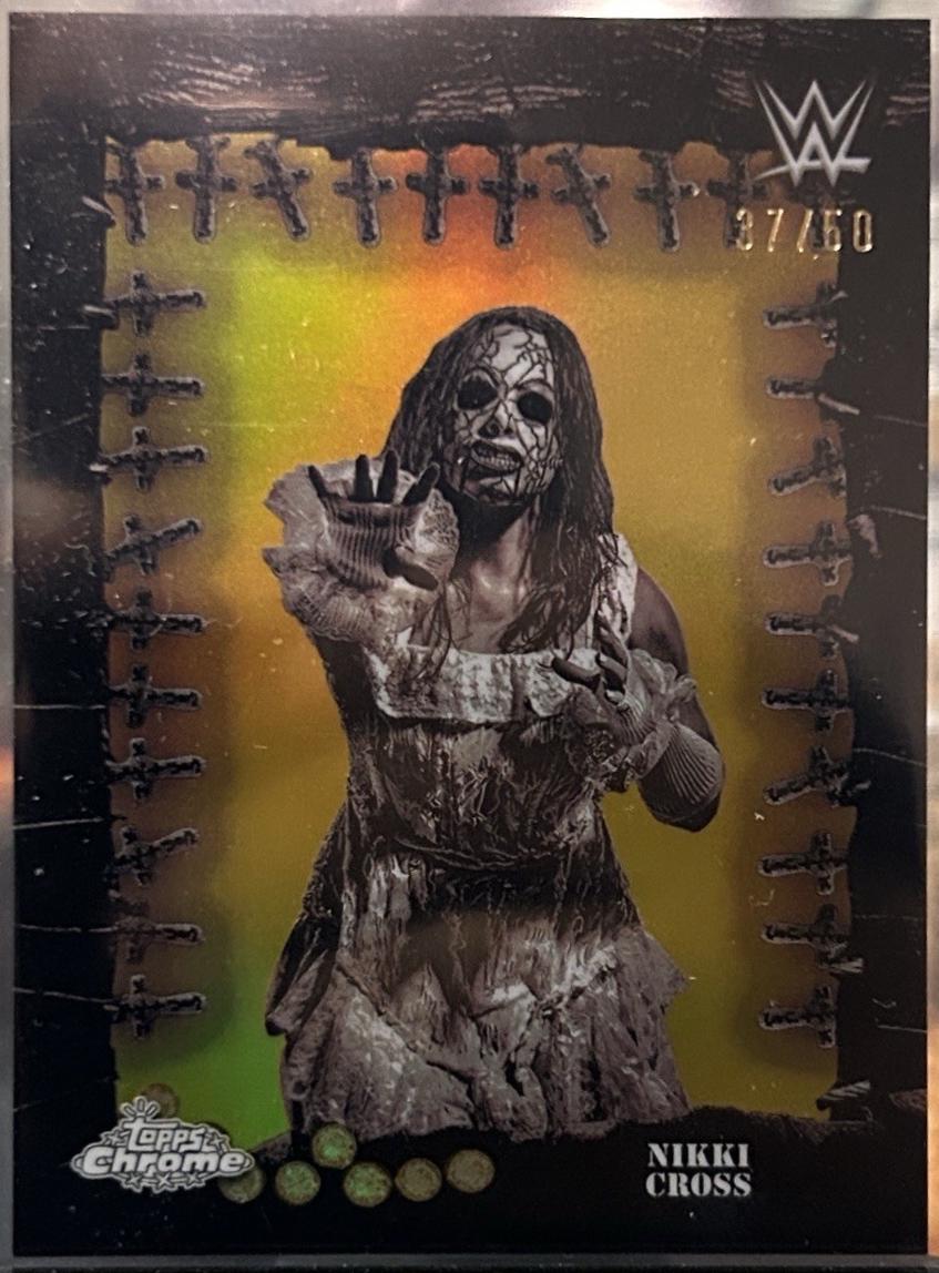 Nikki Cross [Gold Refractor] #FMP-39