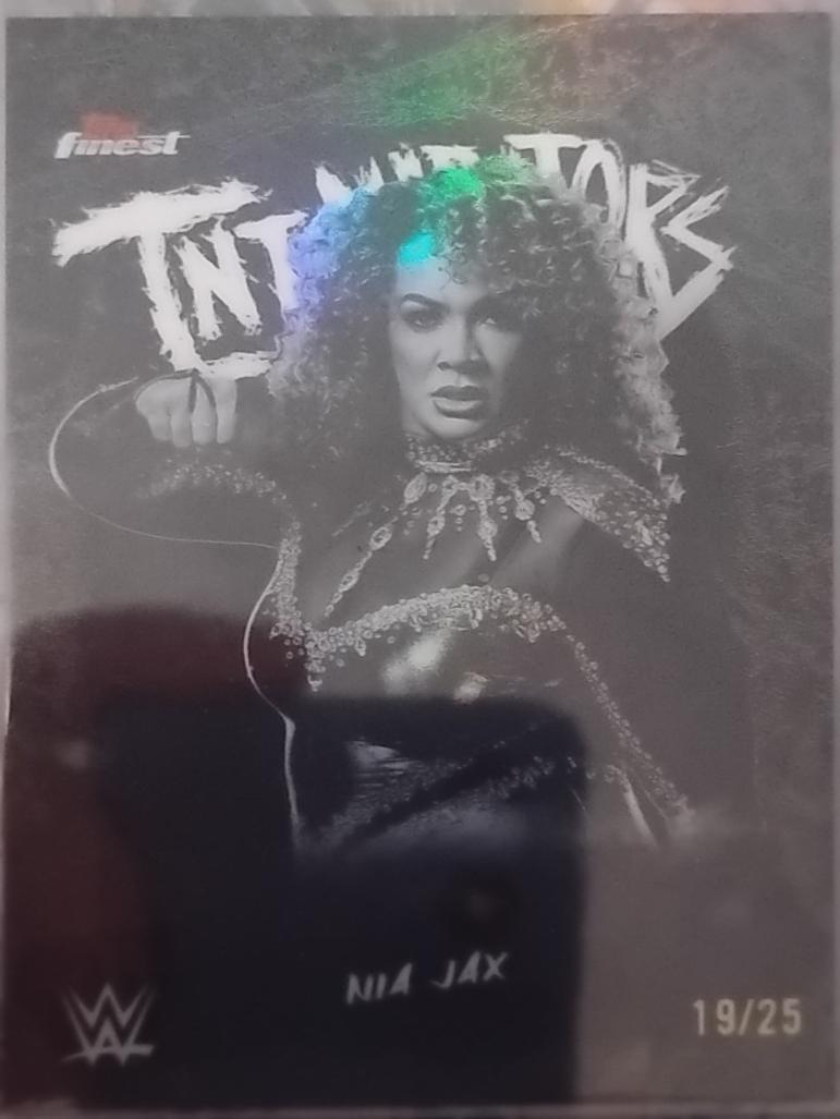 Nia Jax [Black Refractor] #INT-NJ