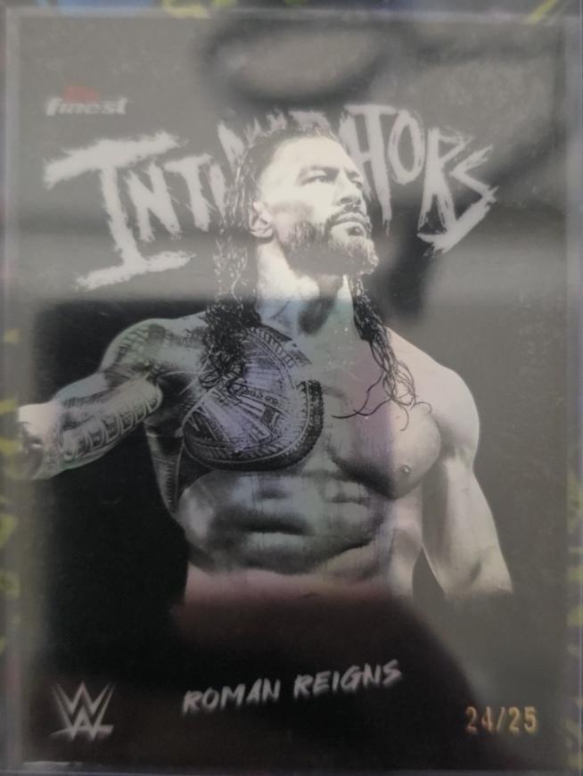 Roman Reigns [Black Refractor] #INT-RM
