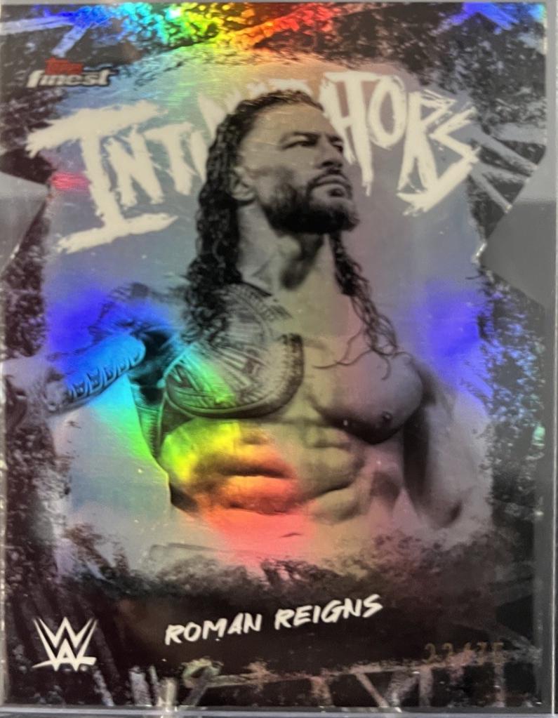 Roman Reigns [Die-Cut Refractor] #INT-RM