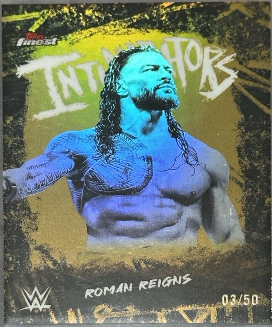 Roman Reigns [Gold Refractor] #INT-RM