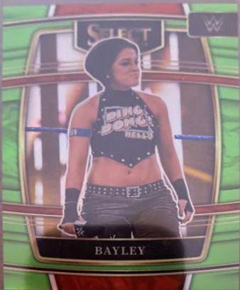 Bayley [Neon Green Prizm] #80