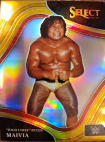 High Chief Peter Maivia [Gold Prizm] #243