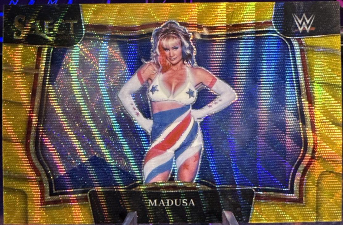 Madusa [Gold Wave] #300