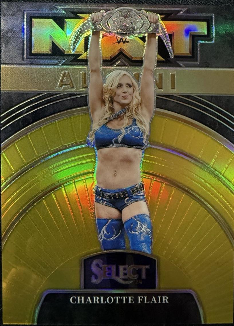Charlotte Flair [Gold Prizm] #3