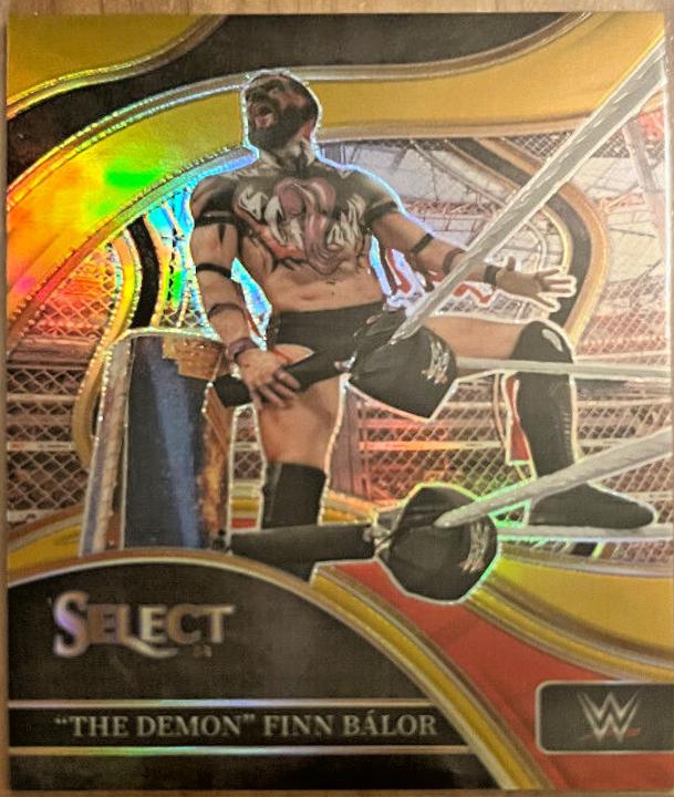 The Demon Finn Balor [Gold Prizm] #214