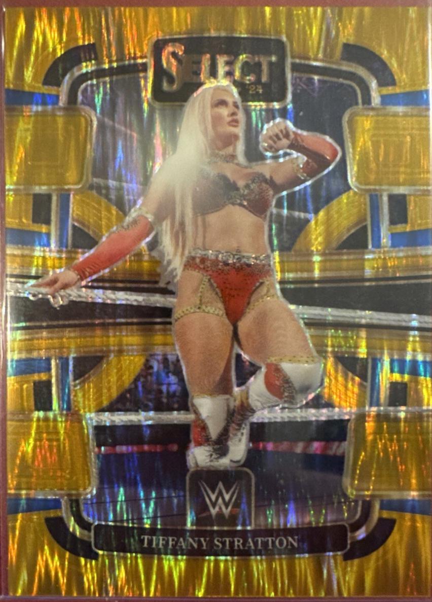 Tiffany Stratton [Gold Flash Prizm] #36