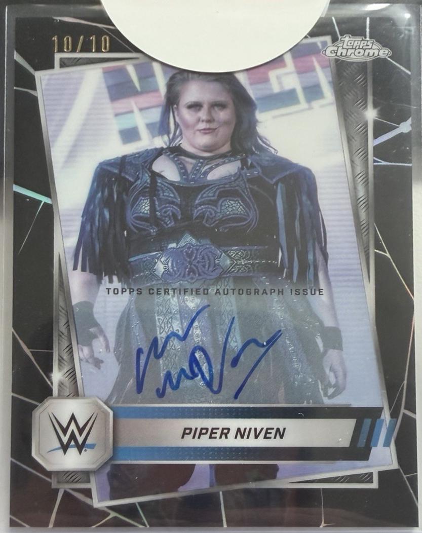 Piper Niven [Autograph Black Refractor] #152