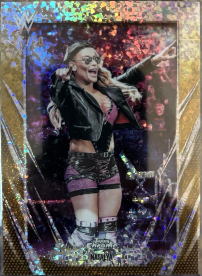 Natalya [Gold Mini Diamond Refractor] #129