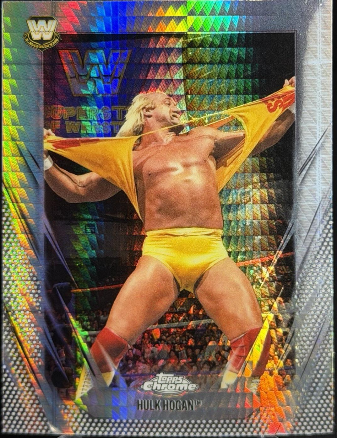 Hulk Hogan [Prism Refractor] #25