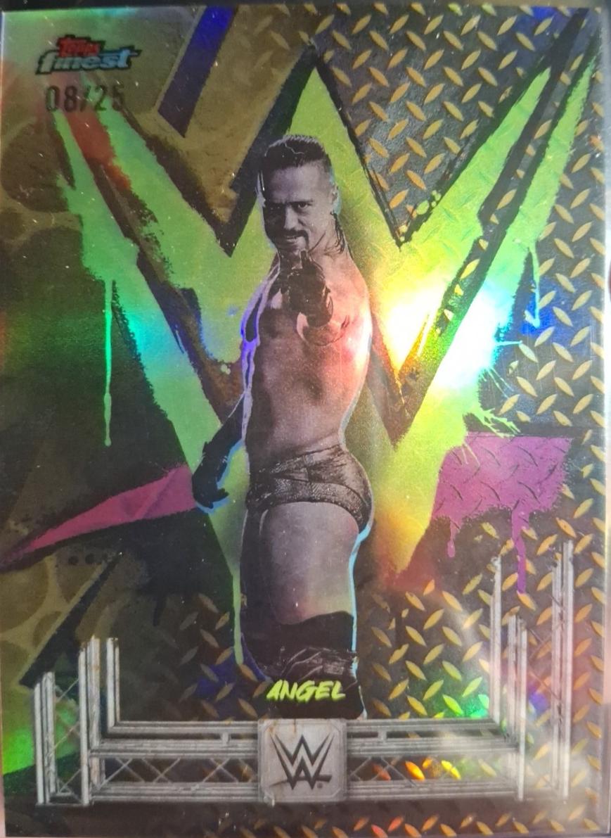 Angel [Gold Refractor] #136
