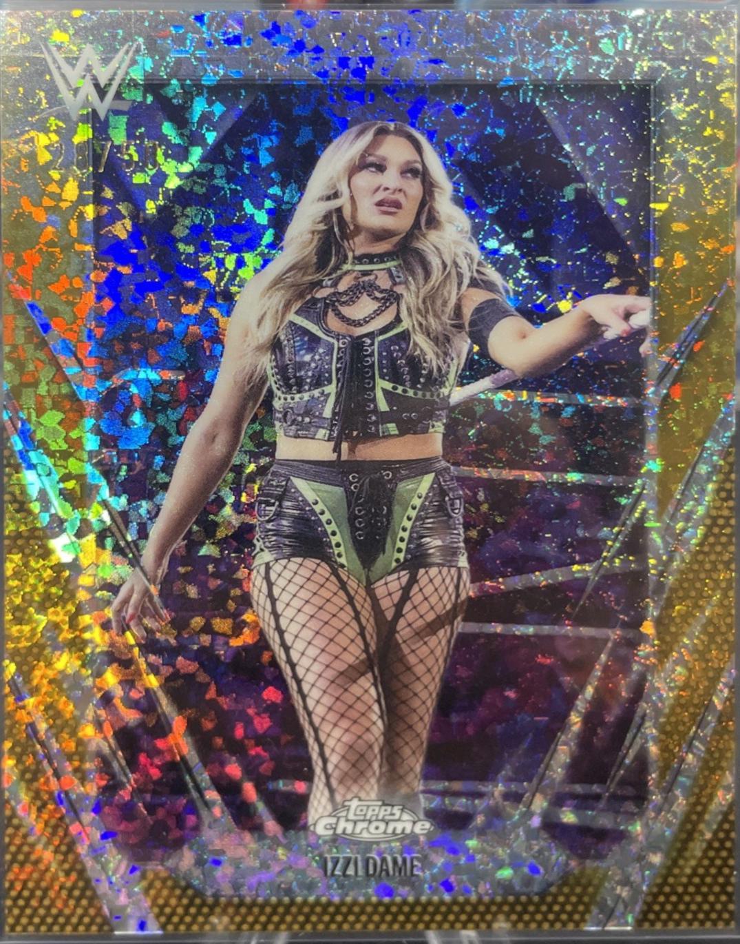 Izzi Dame [Gold Refractor] #38