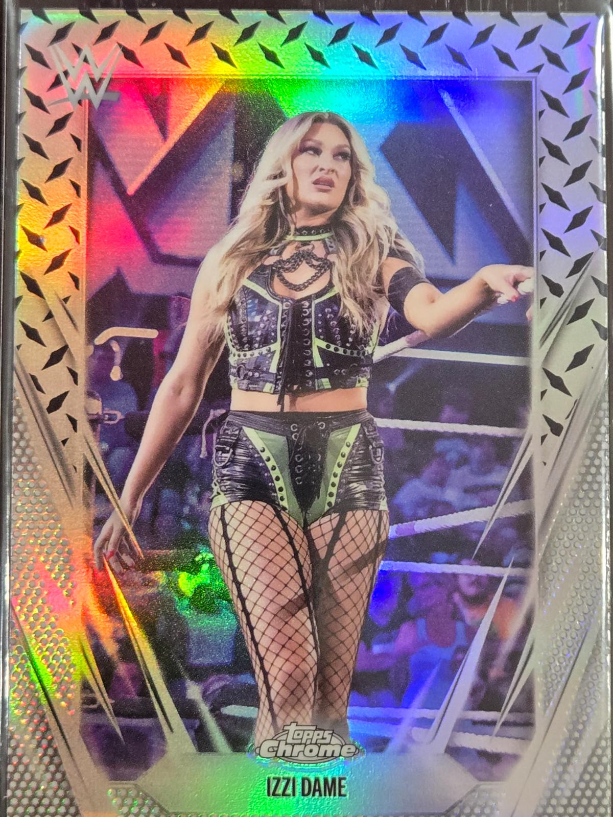 Izzi Dame [Diamond Plate Refractor] #38