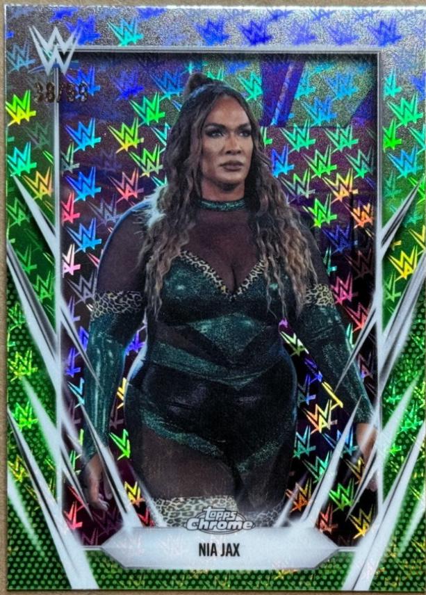 Nia Jax [Green Refractor] #37