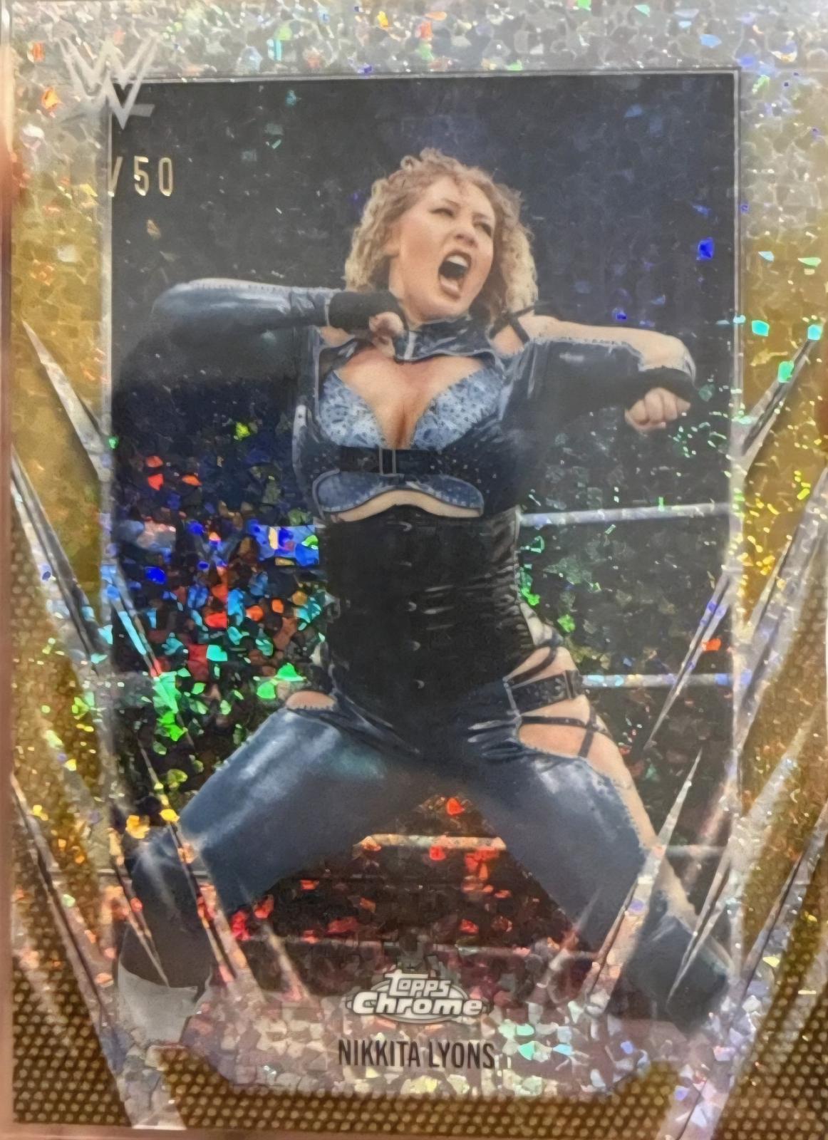 Nikkita Lyons [Gold Mini Diamond Refractor] #39