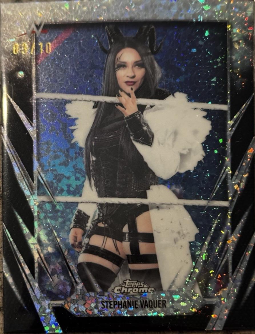 Stephanie Vaquer [Black Mini Diamond Refractor] #74