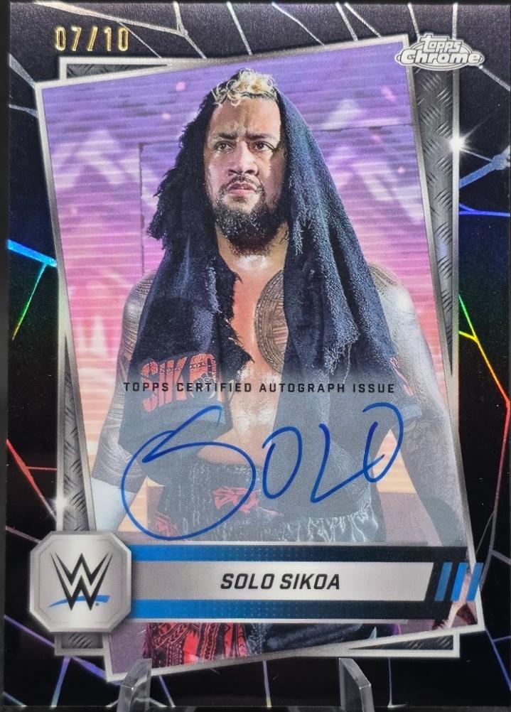 Solo Sikoa [Autograph Black Refractor] #17