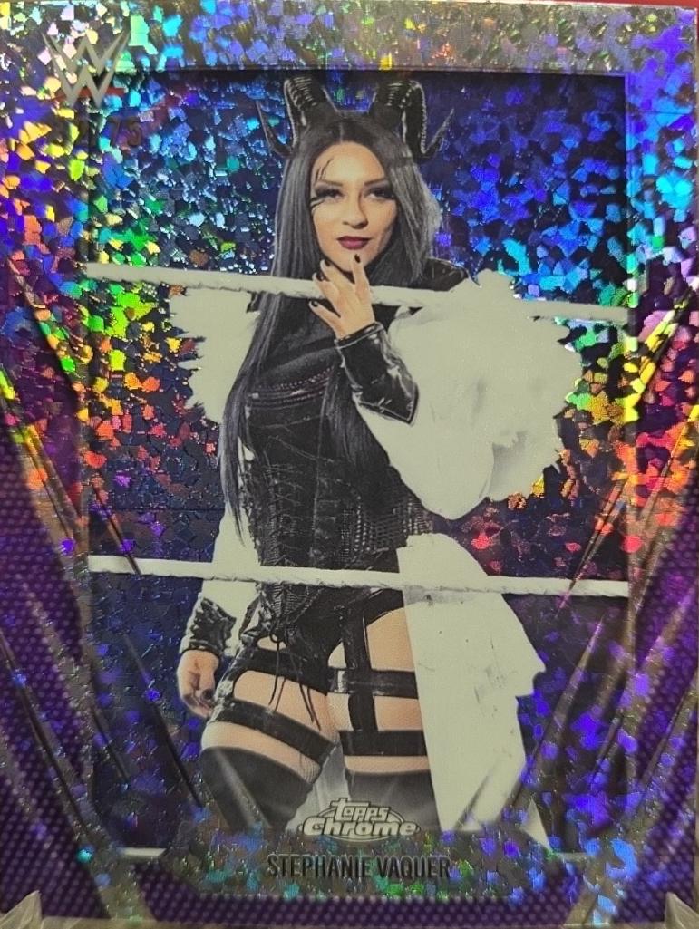 Stephanie Vaquer [Purple Mini Diamond Refractor] #74