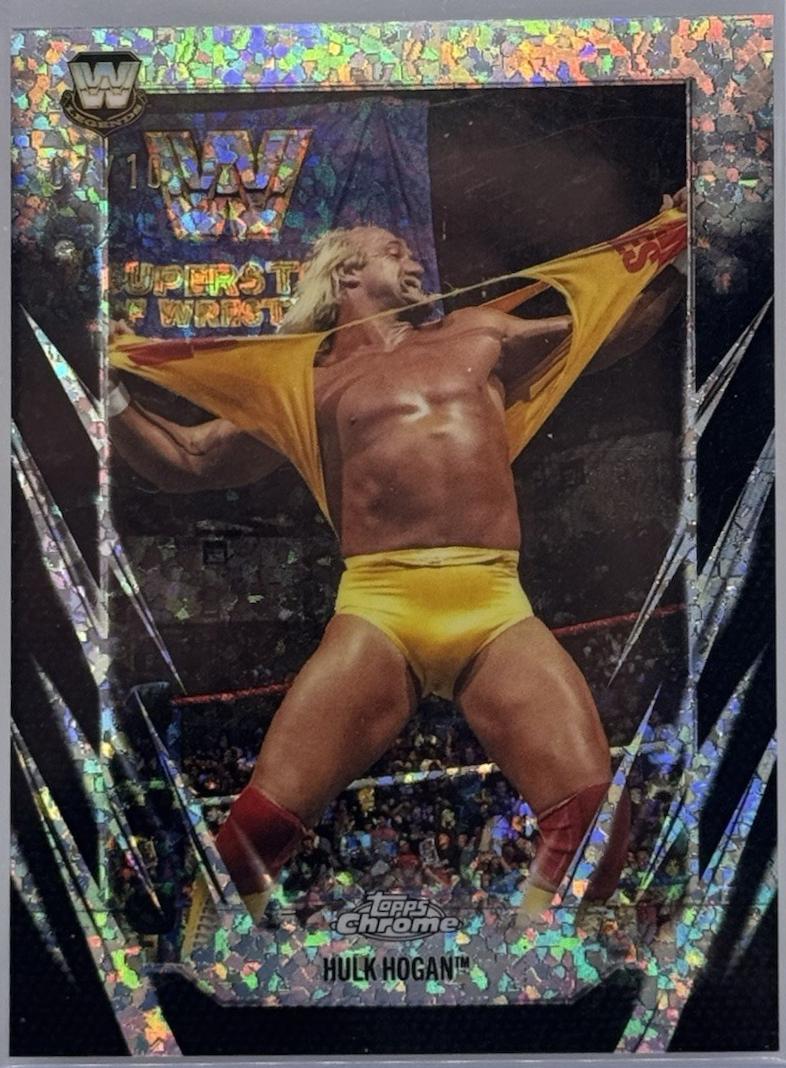 Hulk Hogan [Black Mini Diamond Refractor] #25