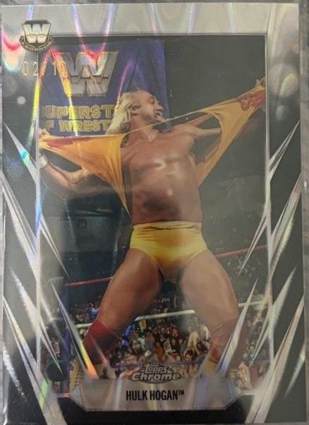 Hulk Hogan [Black Refractor] #25