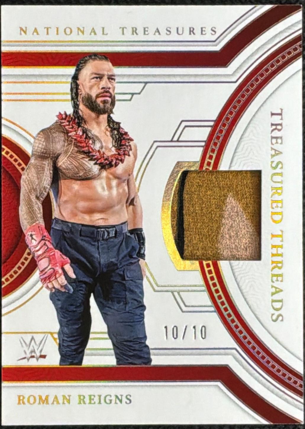 Roman Reigns [Holo Gold] #35
