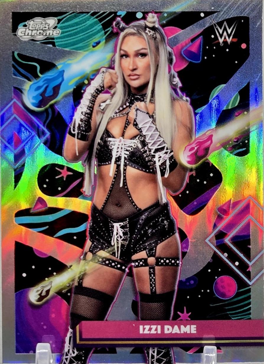 Izzi Dame [Refractor] #41